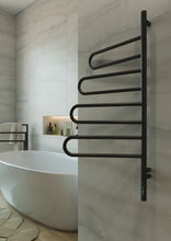Завантажте зображення в засіб перегляду галереї, Чорна поворотна рушникосушарка Elna Флюгер 4 (4 секції) у сучасній ванній кімнаті
 фото 1