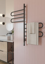 Завантажте зображення в засіб перегляду галереї, Чорна електрична рушникосушарка Elna Флюгер 4 (103W) з 4 поворотними перемичками - головне фото
 фото 2