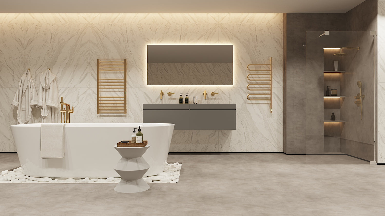 Елегантна ванна кімната з золотими рушникосушками, білою ванною та світлими мармуровими стінами